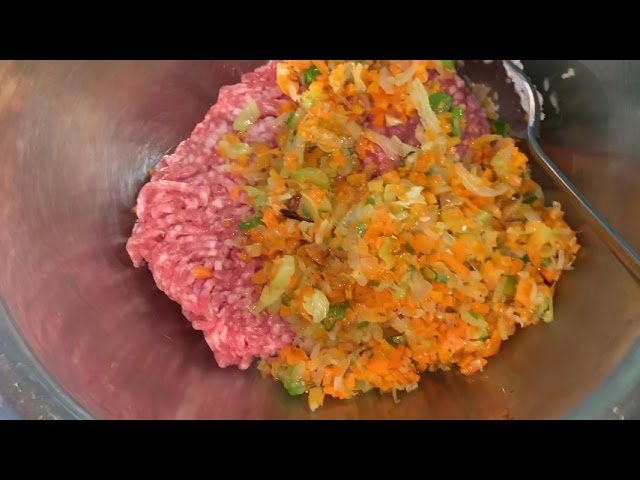 Hambuger & green bell pepper w/ ground pork/ beef optional #inthemaking @discoveryjapanjk