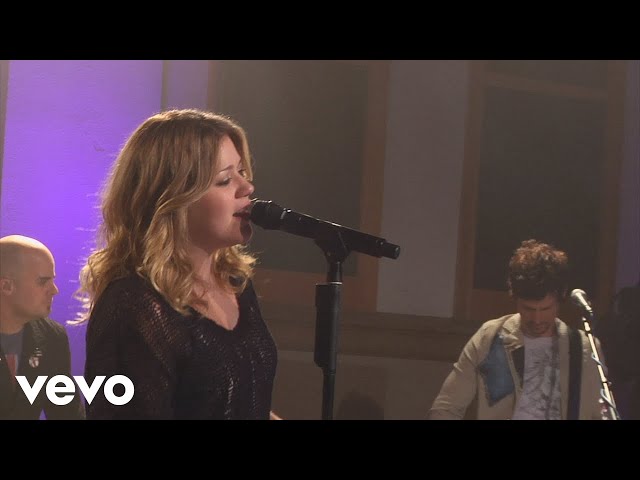 Kelly Clarkson - Walk Away (Walmart Soundcheck 2009)