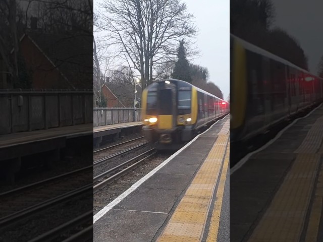 ***LOUD*** 2 Tone from SWR class 450s at Shawford 25/01/25