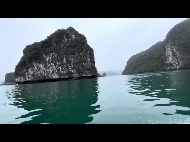 boat cruise in Hạ Long Bay, Vietnam