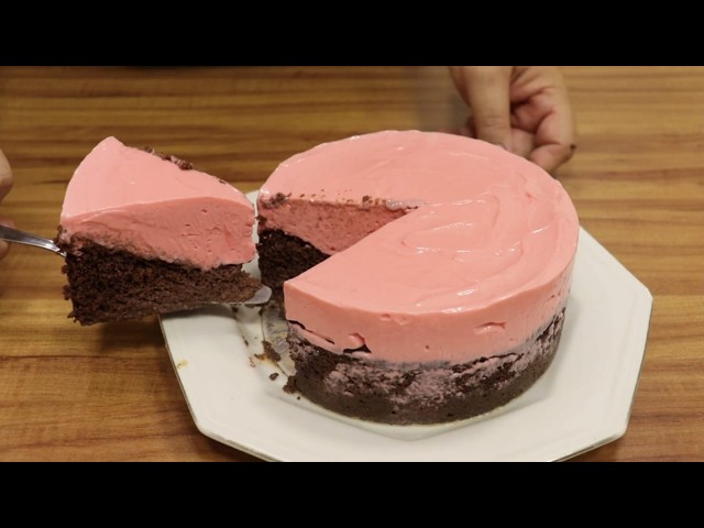 The Best Strawberry Mousse Cake with Chocolate Dough 🍓🍫