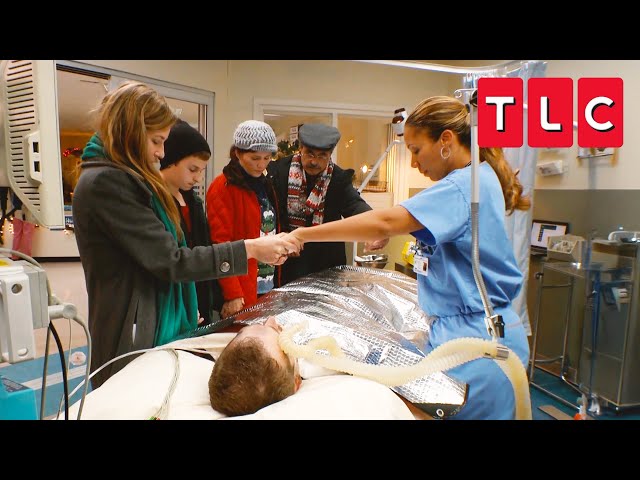 A Christmas Angel Saves the Day | Untold Stories of the E.R. | TLC