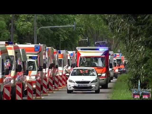 MENSCH MACH MAL PLATZ DA ! AUTOFAHRER BLOCKIERT RETTUNGSWAGEN