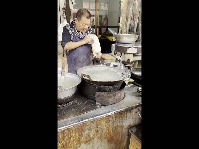 Shanxi Linfen street knife cut fried noodles, do you want a bowl?# Linfen food# Linfen street knife