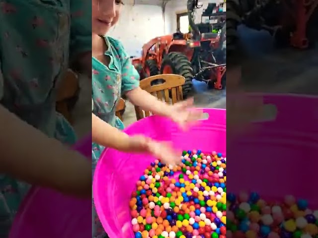 🎉🐯Mixing Magic: A 3-Year-Old's Colorful Gumball Candy Adventures! #mixingcandy #asmr #gumball #viral