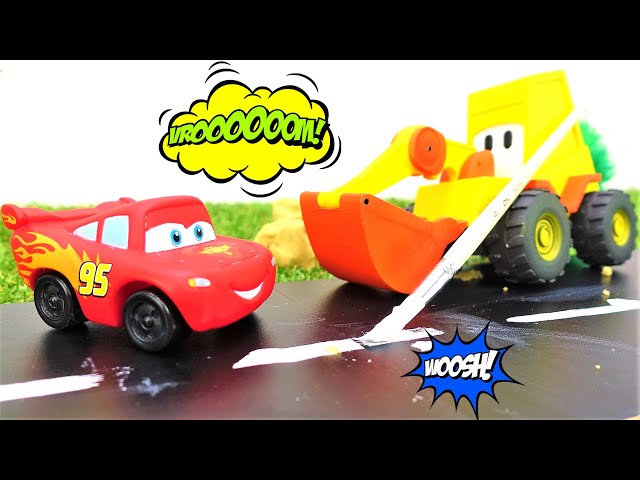 Fixing a road for Lightning McQueen toy | Video for kids with toy cars | Toy videos