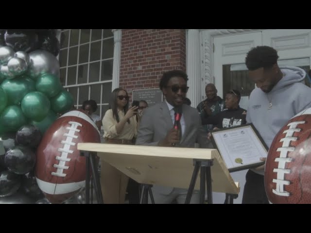 Super Bowl champ, Brunswick native Darius Slay Jr. gifted key to the city during victory parade