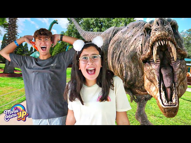 Maria Clara y JP en aprietos en el Parque de los Dinosaurios 2