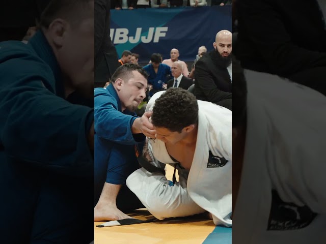 What a battle between Leo Ferreira and Rider Zuchi at Euros! #bjj #ibjjf #jiujitsu