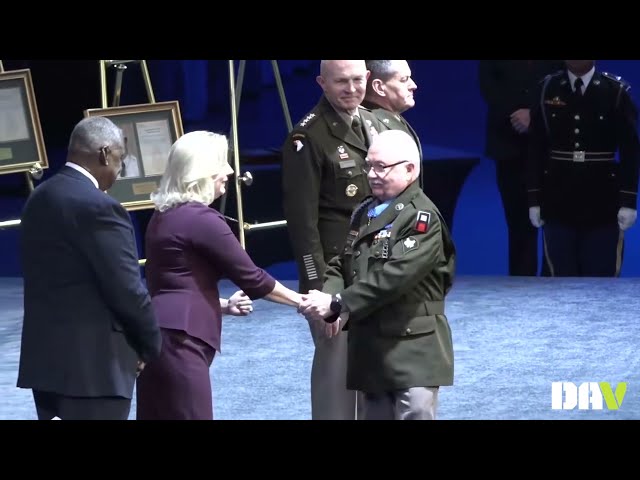 DAV member Kenneth David receives the Medal of Honor