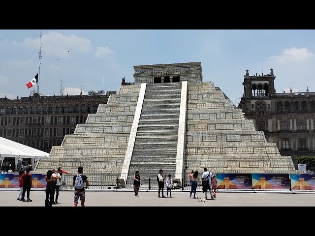 Fiesta de las Culturas Indigenas en el zocalo de CDMX