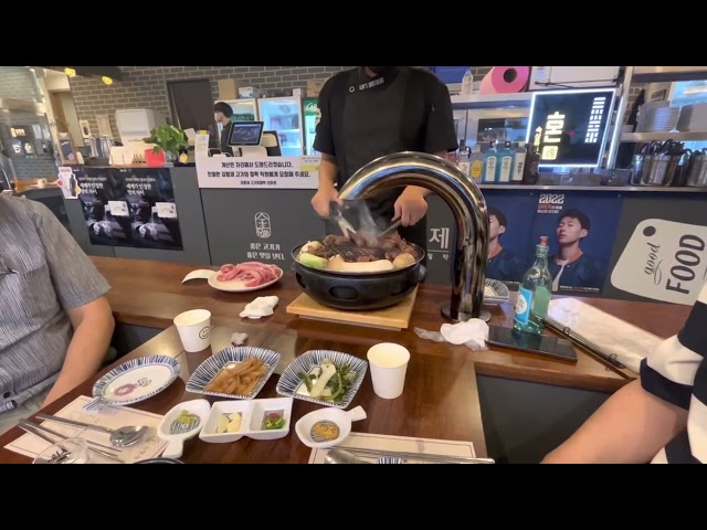 First time trying expensive meat and mushrooms in South Korea #southkorea #food #koreanfood