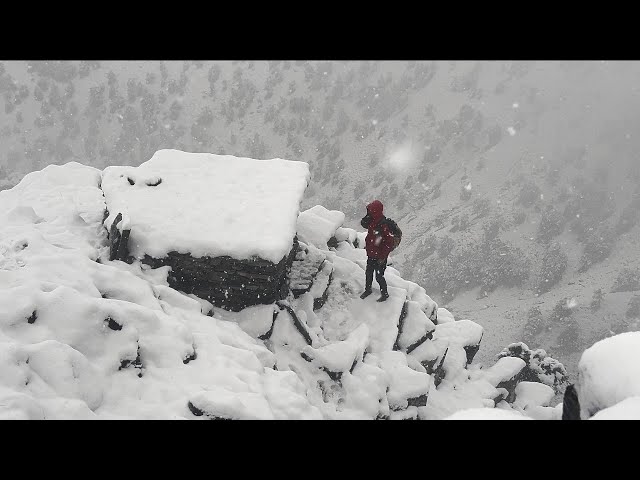 Caught in a Heavy Snowfall And Rain-Stone Survival Shelter, camping in Snowfall.