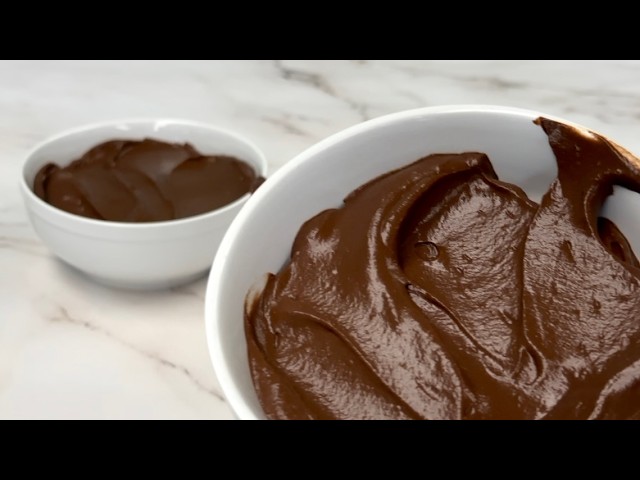 The BEST Vegan Chocolate Avocado Mousse