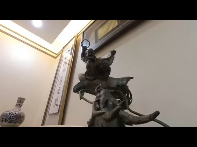 Statue of DA Mo and Statue of Guan Yin. 達摩 觀音 [VR180 3D]