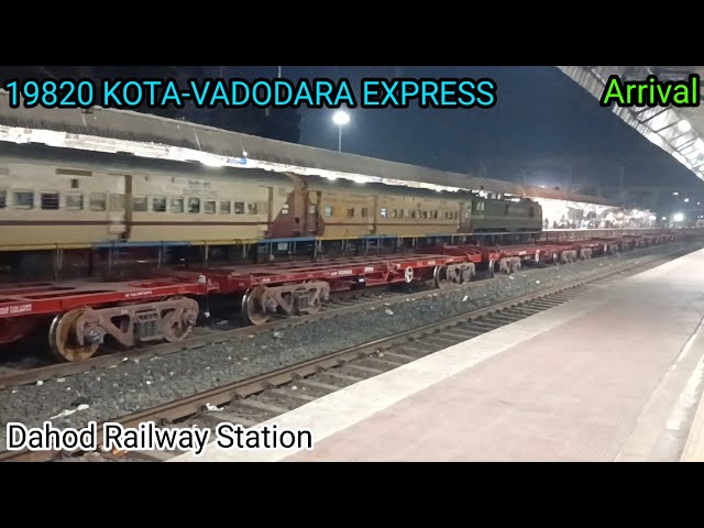 "19820 Kota-Vadodara Train Arrival | View from the Platform-2 Dahod Railway Station"