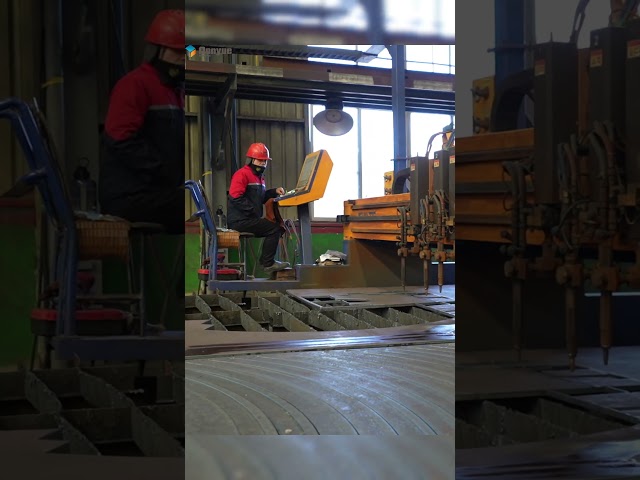 Take you behind the scenes to watch the workers in action,cutting steel plates for pressure vessels!