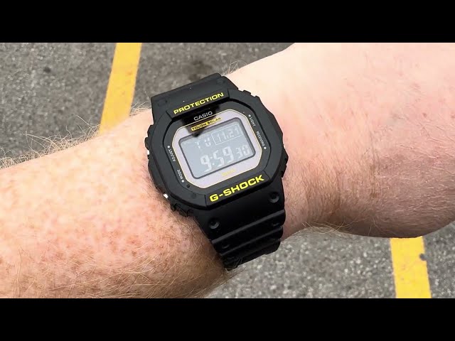 Casio G-Shock GW-B5600CY-1CR - Wrist Roll