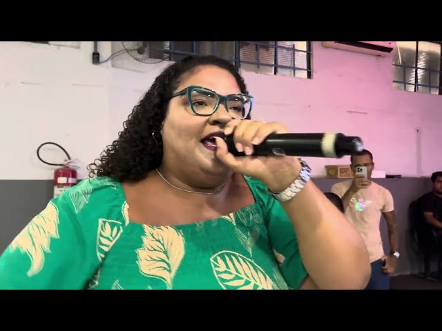 Ela começa a cantar e você não vai acreditar no que acontece depois! 😳 Milena Rocha