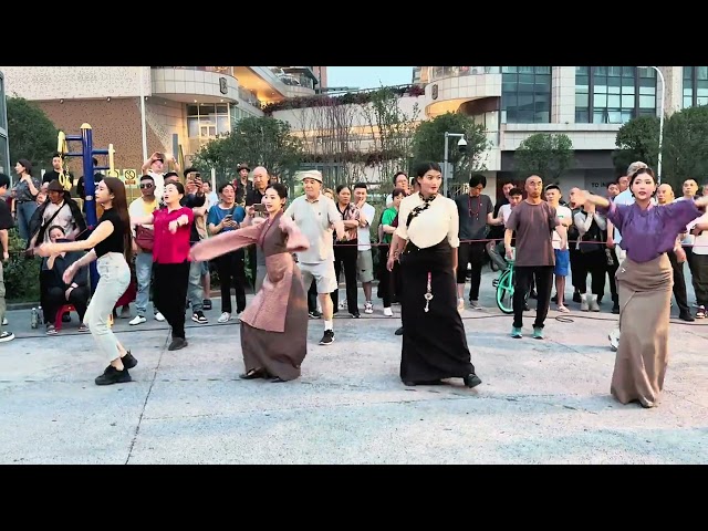 Tibetan dance "I Come from the Qiangtang in Northern Tibet”