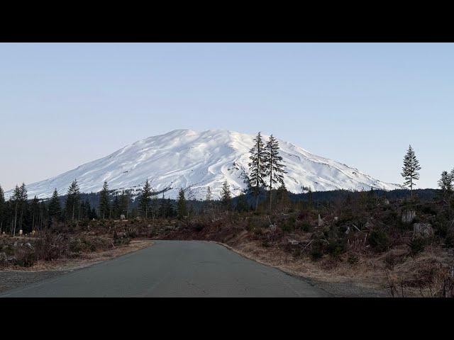 Mt St Helens summit and splitboard