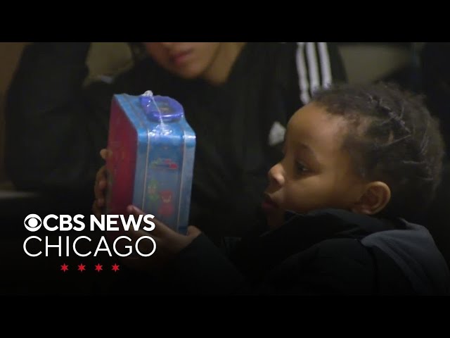 Chicago Police spread holiday cheer to West Side families with toy giveaway