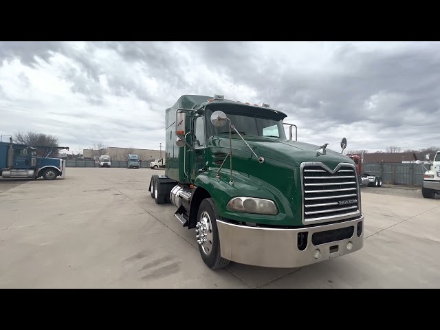 2009 Mack cxu613 sleeper semi