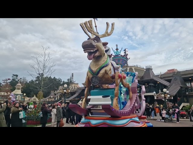 Frozen 10th Anniversary Celebration Parade at Disneyland Paris | Spectacular Frozen Magic!