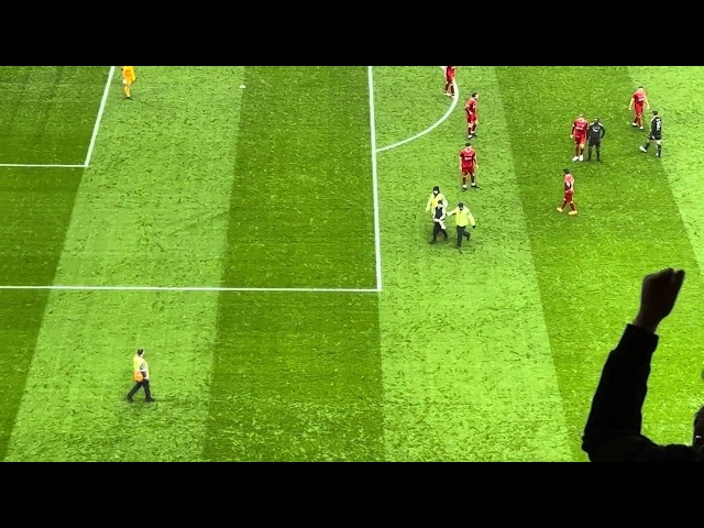 Pitch Invader Gets Selfie with Gerrard - LFC Legends vs Ajax Legends 23/3/24