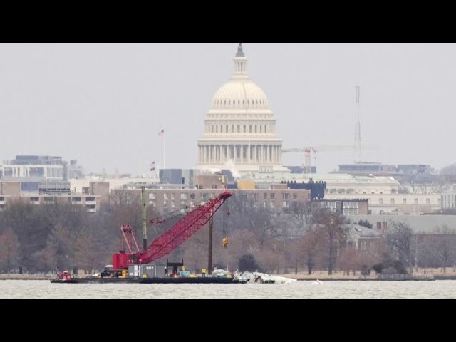 Midair helicopter-plane crash aftermath, recovery efforts continue in Potomac River