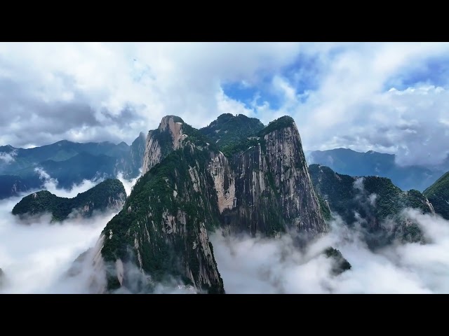 Huangshan Adventure: The Wonders of Clouds, Pines, and Majestic Peaks | HelloChinaTrip