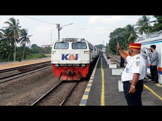 Railroad Crossing | Kompilasi Kereta Api Ngebut Kereta Api Indonesia