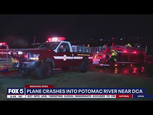 Plane crashes into Potomac River near DCA