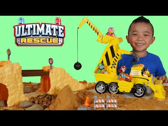 Ultimate Rescue Construction Truck and Figurines CKN