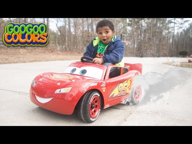 Goo Goo Gaga Unboxing LIGHTNING MCQUEEN Power Wheels ride on Cars! Learn Colors with Goo Goo Colors