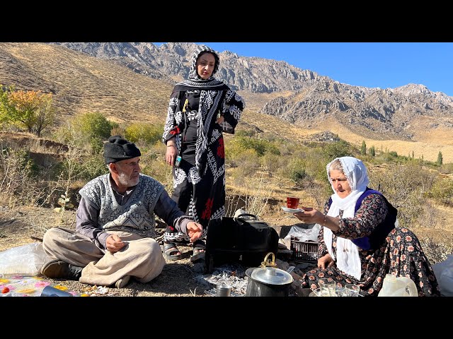 Cooking with fire from daughter and mother for workers_Hard life in the mountains