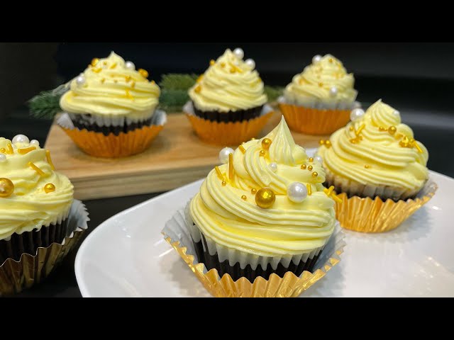 Chocolate Cupcakes with Buttercream |  巧克力奶油霜纸杯蛋糕 ~ Christmas Party Dessert