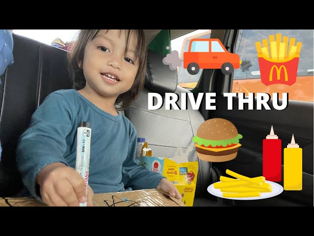 DRIVE THRU MCD SAMBIL MAIN CAR SEAT ACTIVITY | MALIKA LIHAT IKAN DI TELAGA BIRU