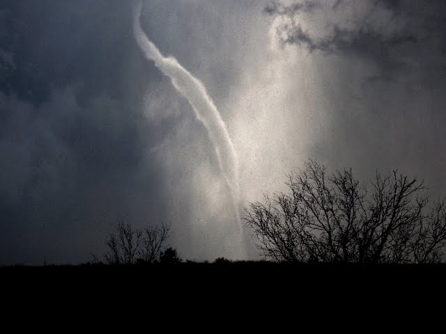 Photogenic Tornado near Howardwick, TX - May 22, 2016