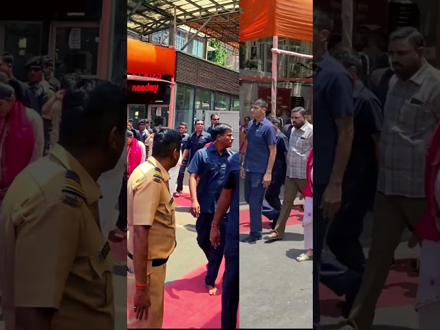 Paparazzi Gone Crazy Billionaire Mukesh Ambani Visits Siddhivinayak Temple .#shorts #anantambani