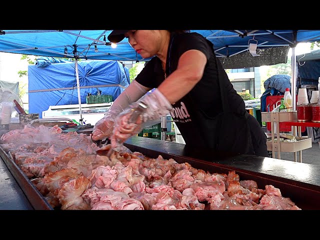 돼지부속 Only $7 all you can eat?! Amazing Grilled Pork Unlimited Refills on a 5m Large Iron Plate