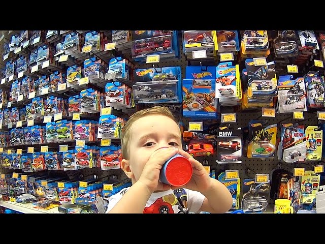 Buying Hot Wheels & Drinking Guaraná on Toy Shop Toys R Us