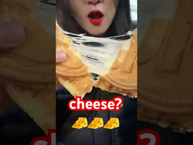 cheese bread in korea #mukbang #shorts #streetfood #seoul #koreanfood #korea #koreatravel #cheese