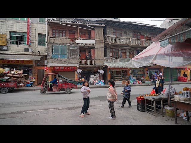 China's old county town walk. Daily life in the old street. Leishan(雷山县), Guizhou・4K