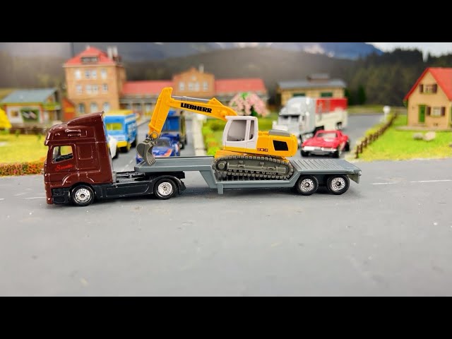 How to Build Action-Packed Diecast Police & Tow Truck Scenes on a 1/64 DIY Diorama