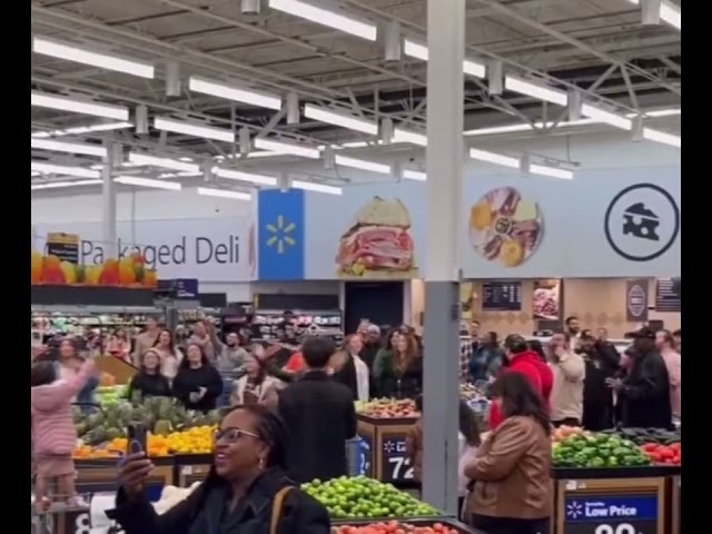 WORSHIP BREAKS OUT IN STORE WALMART🇺🇸 #jesus #shopping #worship #foryou #walmart #gospel #usa #food