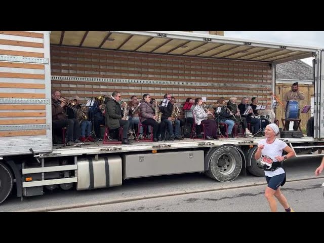 Ambiance sur la Sedan-Charleville 2024 avec l'Harmonie de Neufmanil