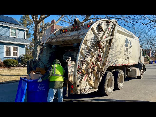 MEGA Disposal Garbage Truck Packing Cold Winter Recycling