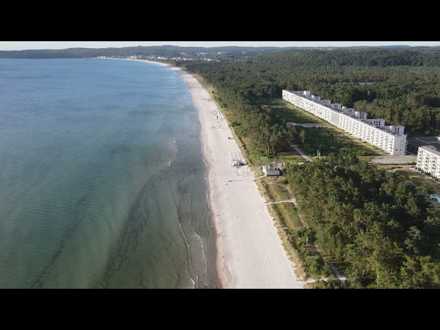 Hitzewelle an der Ostsee im Anmarsch, Flug zum Sonnenaufgang über den Ostseestrand in Prora beim KdF