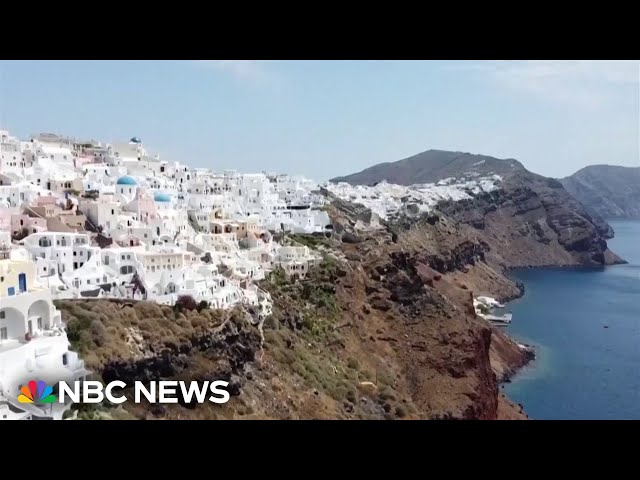 Thousands flee as earthquakes rattle Greek island of Santorini